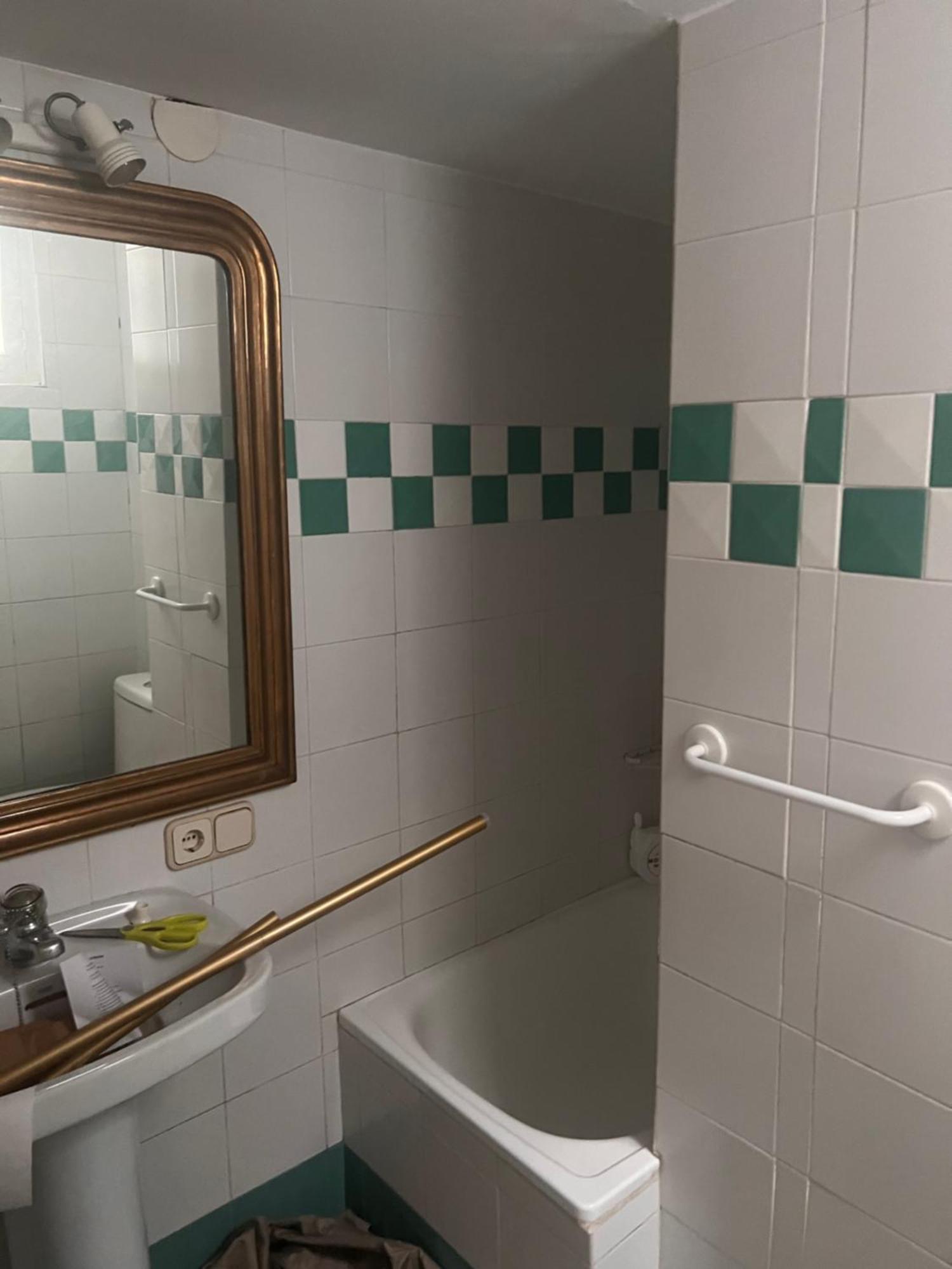 Balcon Encierro Luminosa Bano Compartido Homestay
